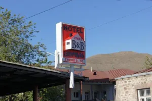 Отель «Вивас», Горис