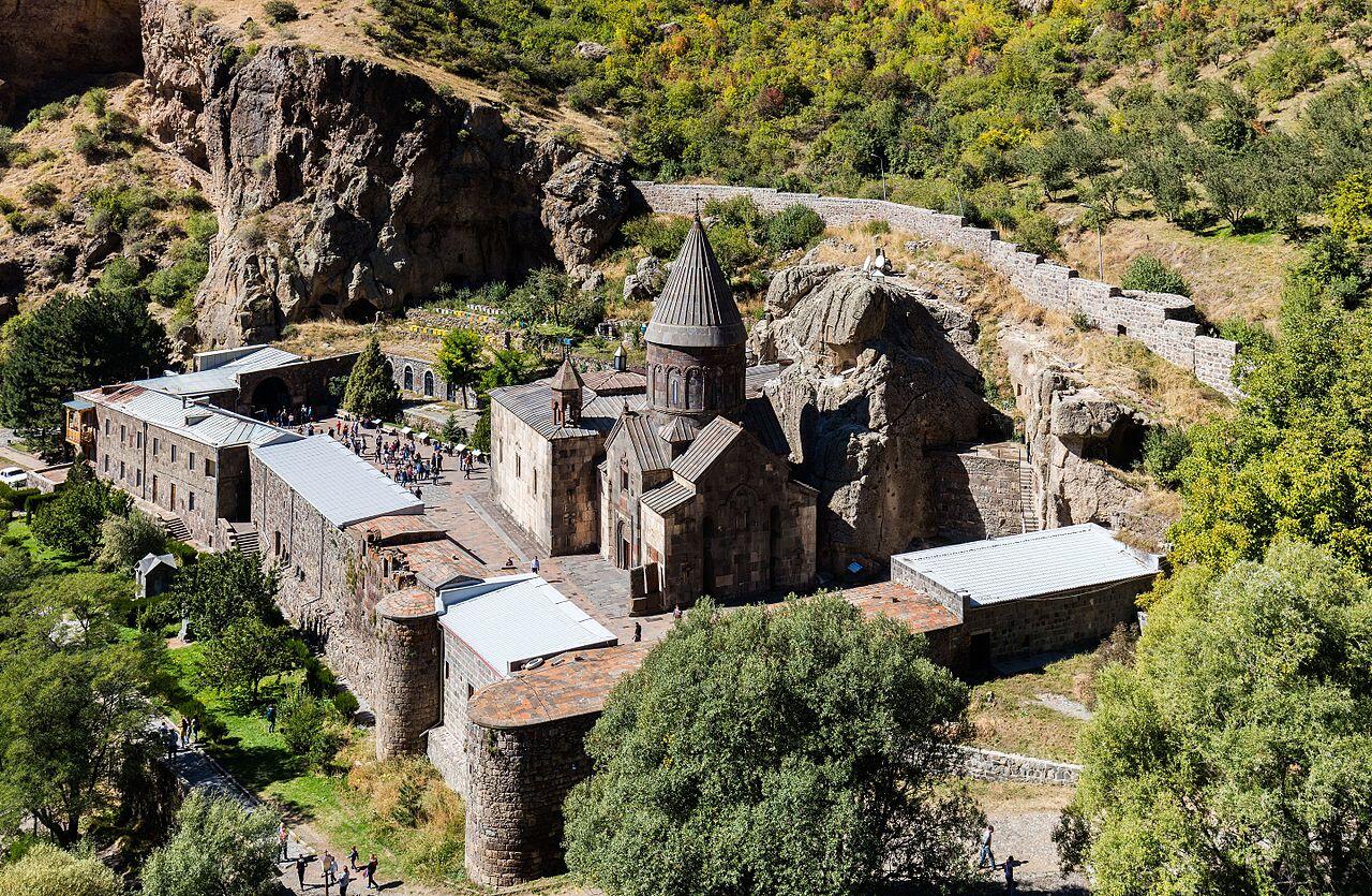 Monasterio_de_Geghard,_Armenia,_2016-10-02,_DD_63